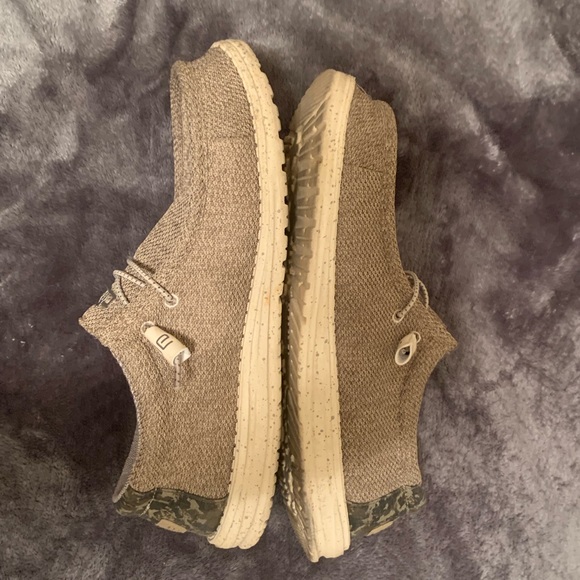 Size 13 Hey Dudes - Picture 3 of 5